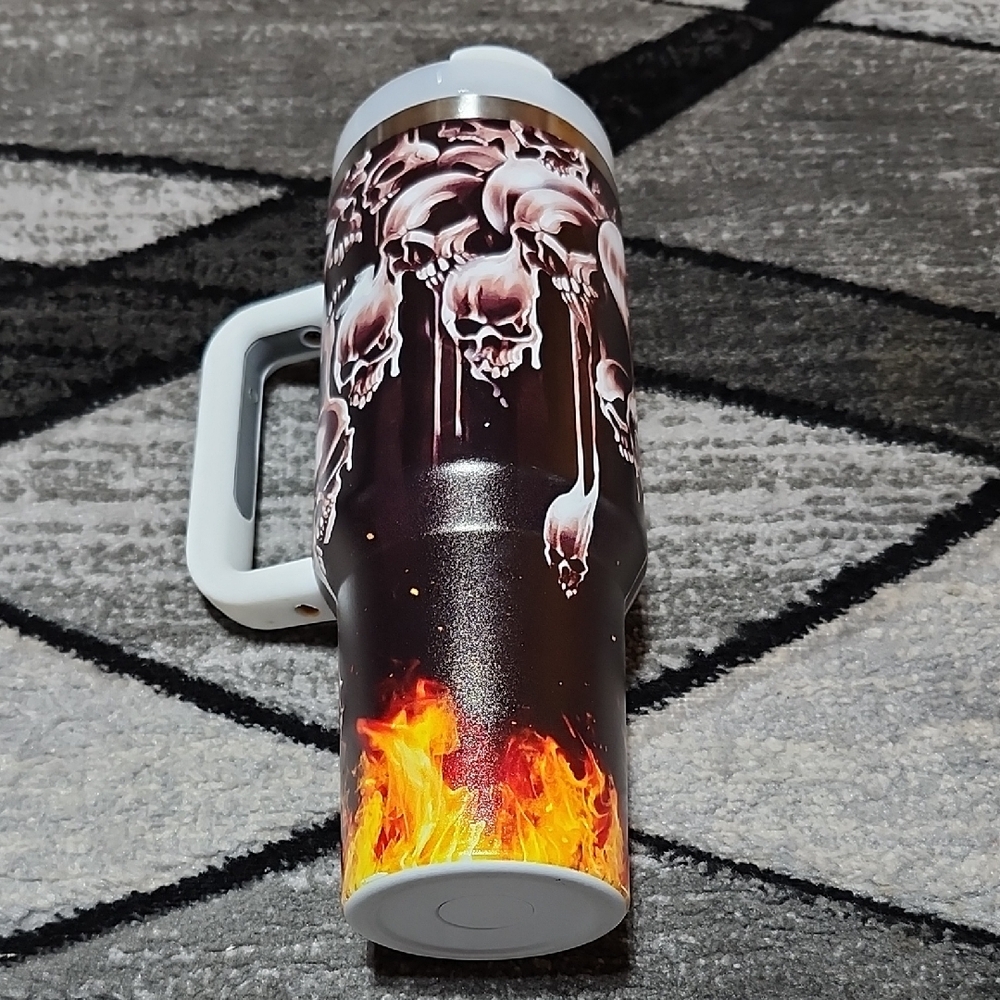 MELTING SKULLS & FLAMES STAINLESS STEEL HANDLE INSULATED TUMBLER